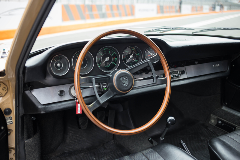 Illustration for article titled How the Porsche 911's Interior and Iconic Five-Gauge Cluster Have Evolved Over Time